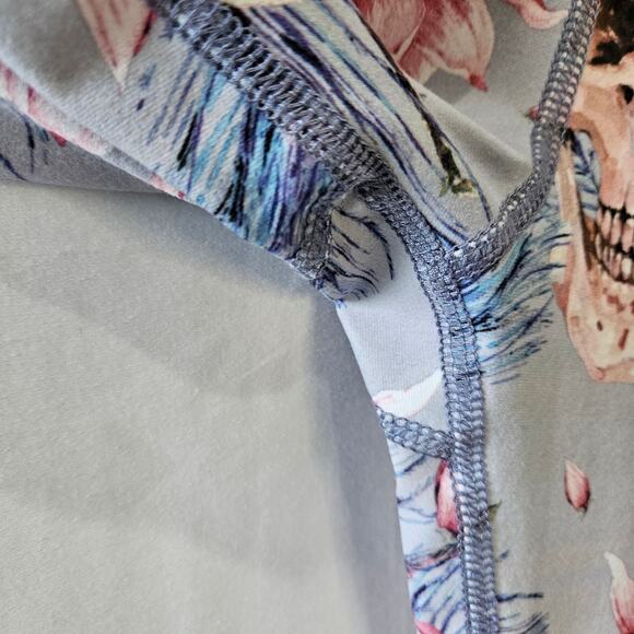 Evolution And Creation Skull Floral Cropped Yoga Pants Size Medium - Picture 6 of 9